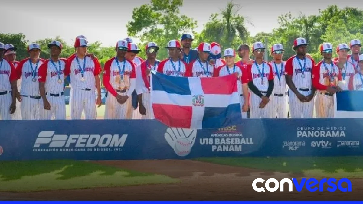 Jugadores de la República Dominicana celebran su victoria en el partido contra Puerto Rico.