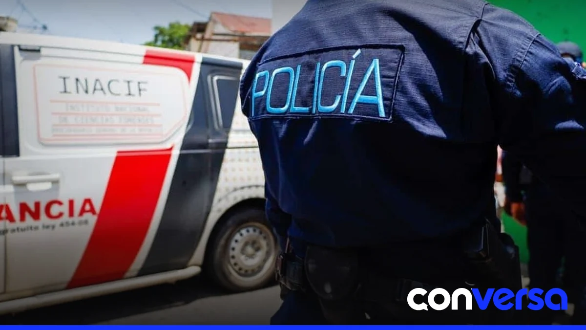 Agentes policiales en patrullaje en el Distrito Nacional.