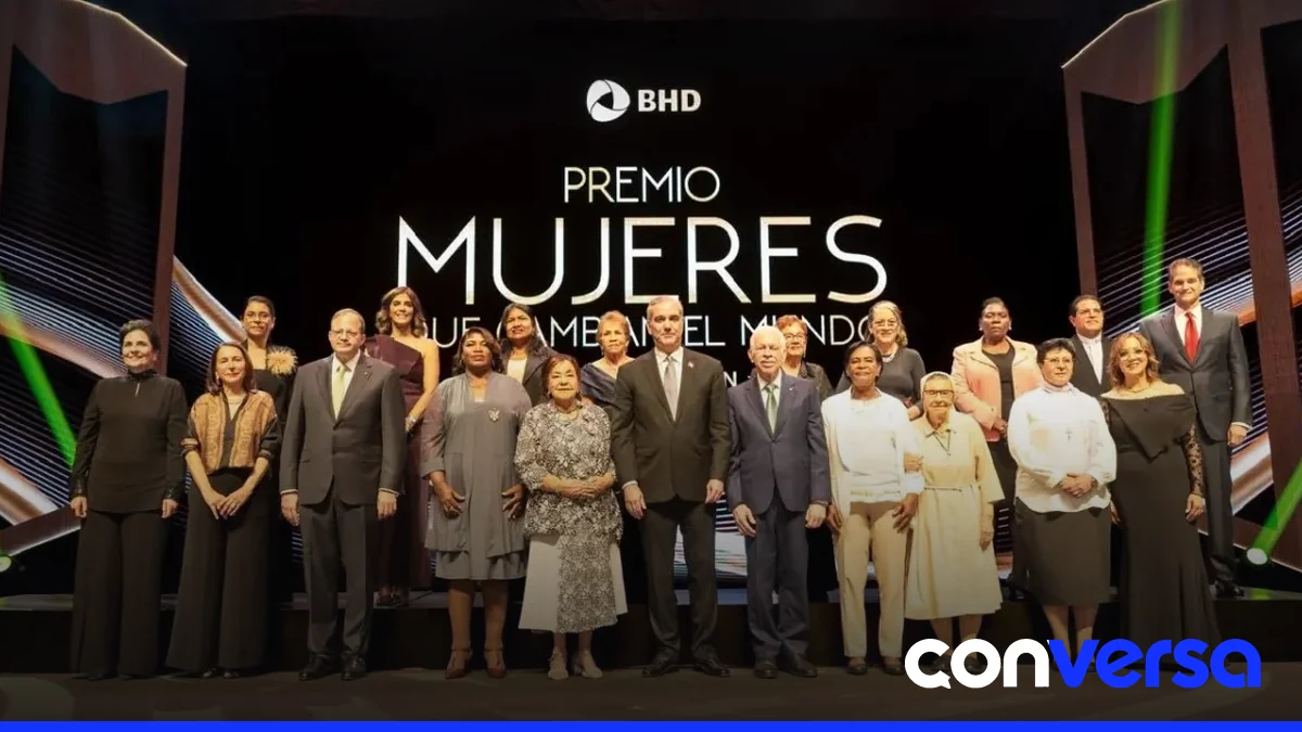 Juana Mercedes de Brioso, líder comunitaria de Monte Plata, fue reconocida como ganadora del Premio Mujeres que Cambian el Mundo.