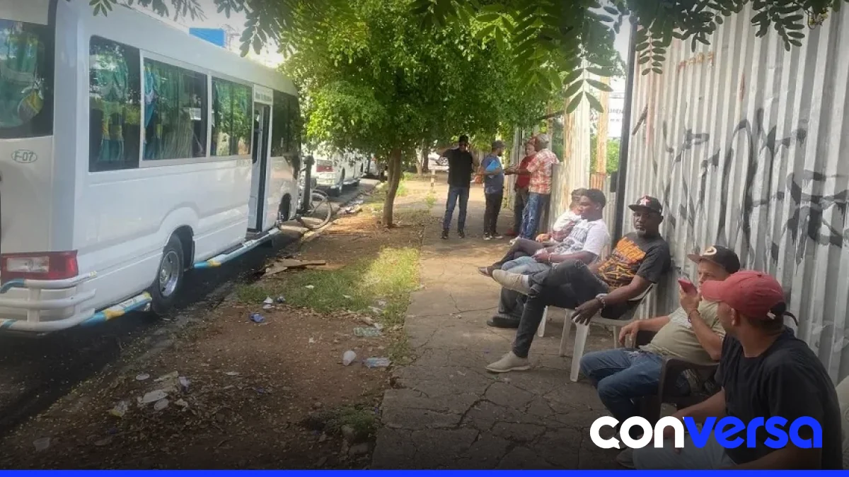 Choferes del transporte público expresan preocupación por el aumento del marbete.