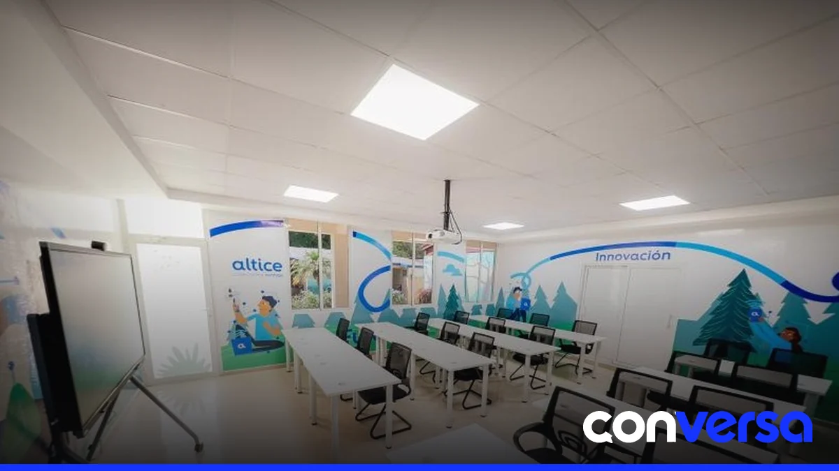 Foto: Sala de Telepresencia en Itesmarena, equipada con tecnología moderna para la formación ambiental.