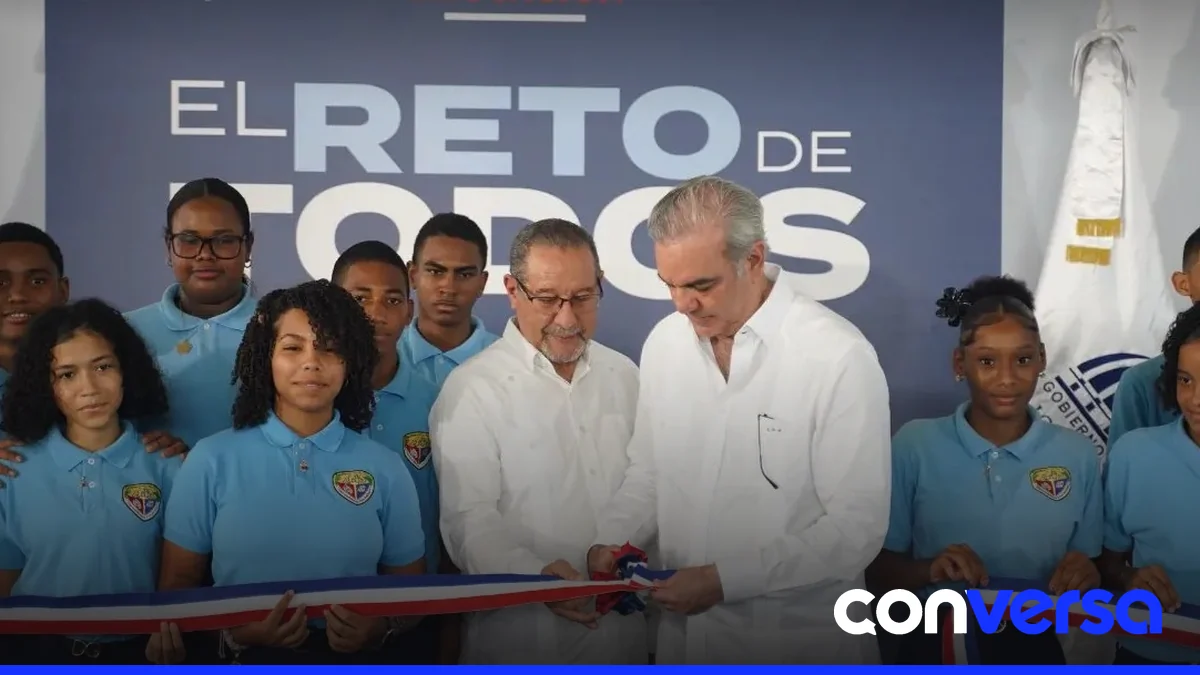 Estudiantes y docentes de Sabana Perdida disfrutan del nuevo techado del Instituto Politécnico El Ave María.
