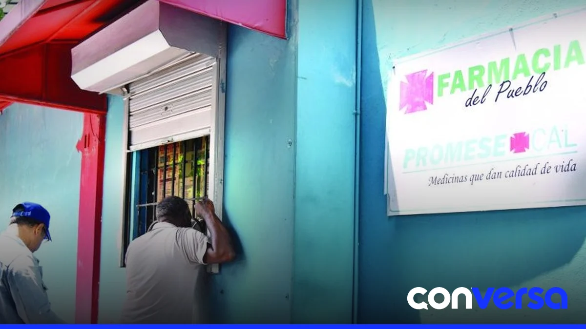 Imagen de una farmacia popular ubicada en un hospital público.