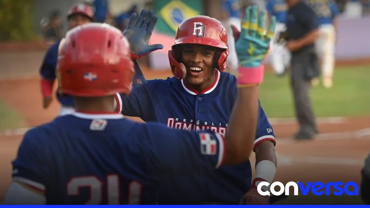 Participantes del Campeonato Panamericano de Béisbol U18 en el estadio Quisqueya Juan Marichal.