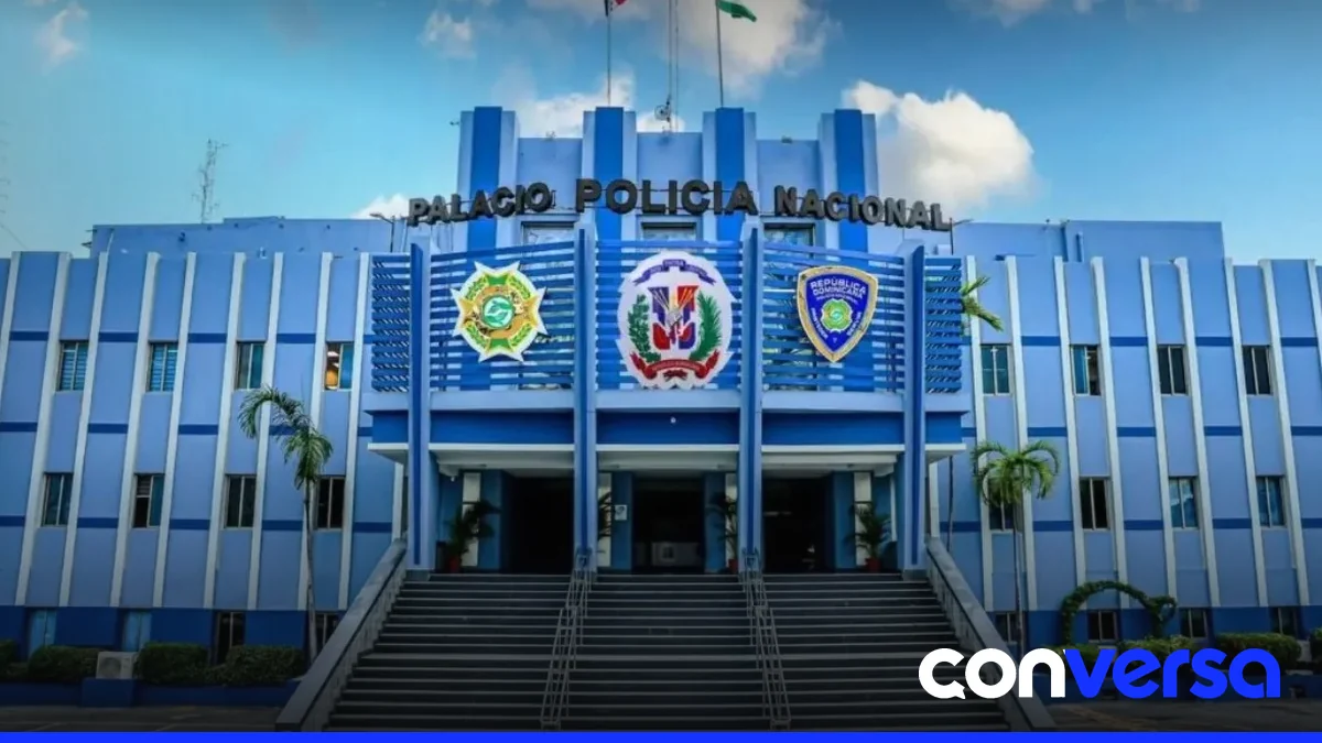 Agentes de la Policía Nacional realizan operativos en San Francisco de Macorís.