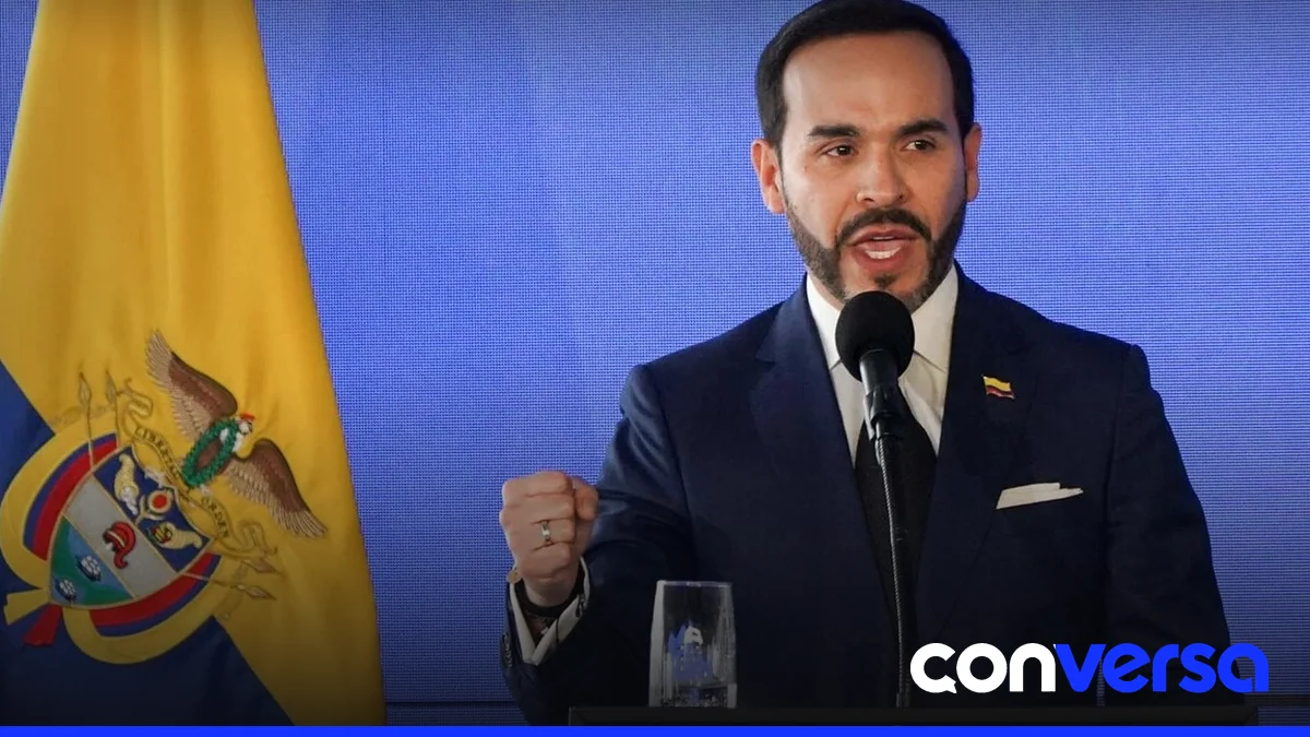Presidente de Colombia, Abelardo de la Espriella, durante una operación policial en Santa Marta.
