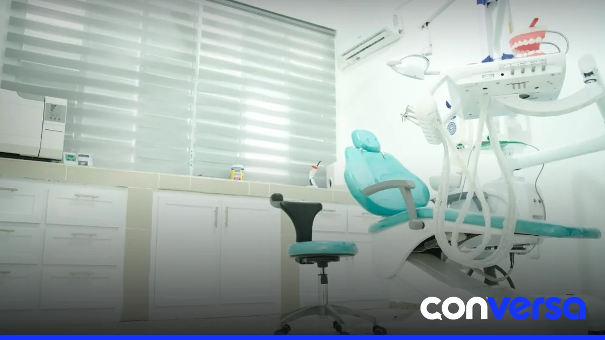 Estudiantes de la Escuela Básica Calixto Alcántara reciben atención odontológica en un módulo del INABIE.