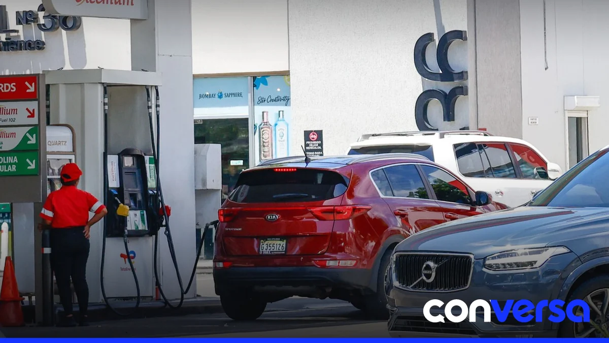 Imagen de un tanque de combustible en una estación de servicio.