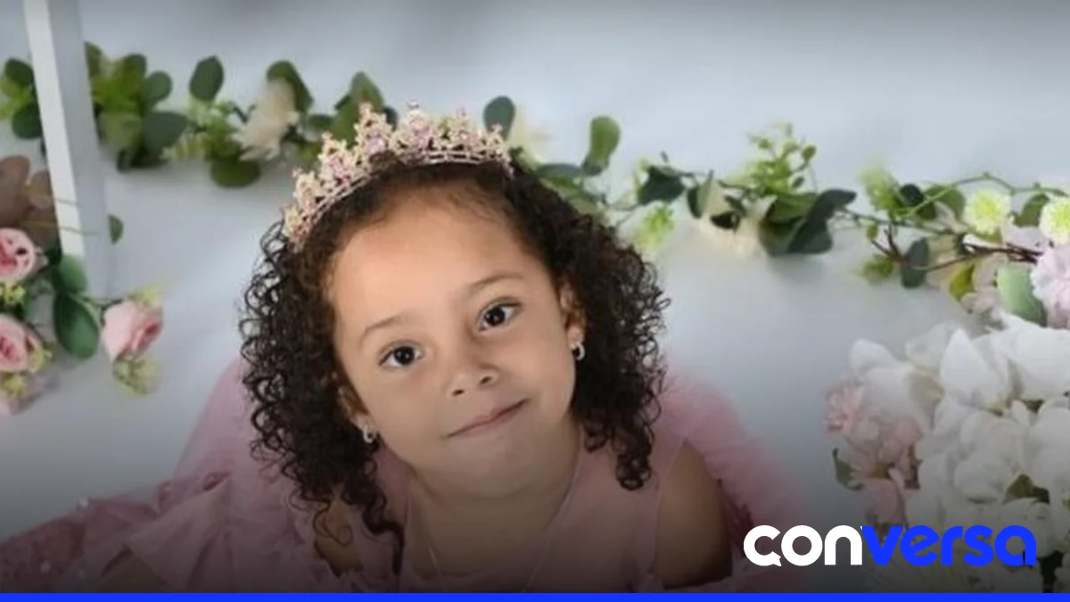 Familiares de Brianna Genao en una ceremonia de recuerdo en la comunidad de Barrero.