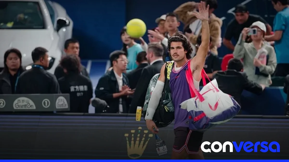 Zizou Bergs celebrando su victoria sobre Carlos Alcaraz en el Masters de Shanghái.