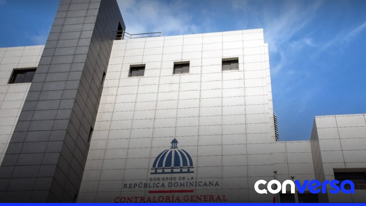 Funcionarios de la Contraloría General de la República participan en una reunión sobre la implementación del plan de desconcentración de pagos.