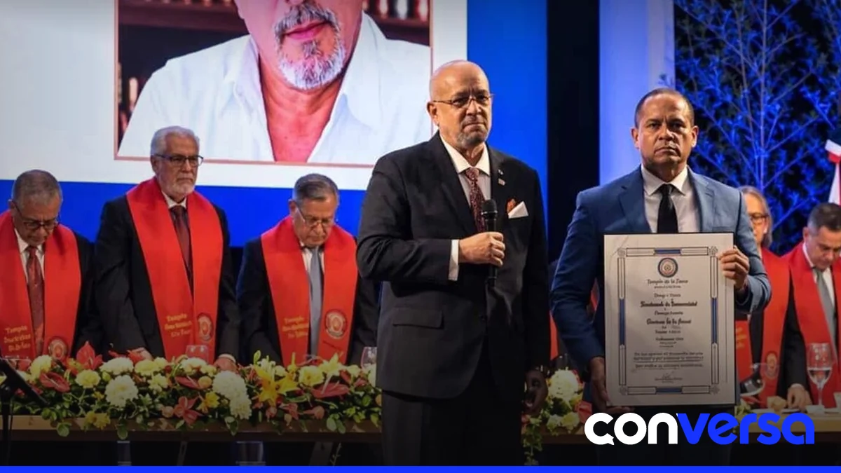 Giovanny Cruz Durán durante la ceremonia de exaltación al Pabellón de la Fama de Espaillat.