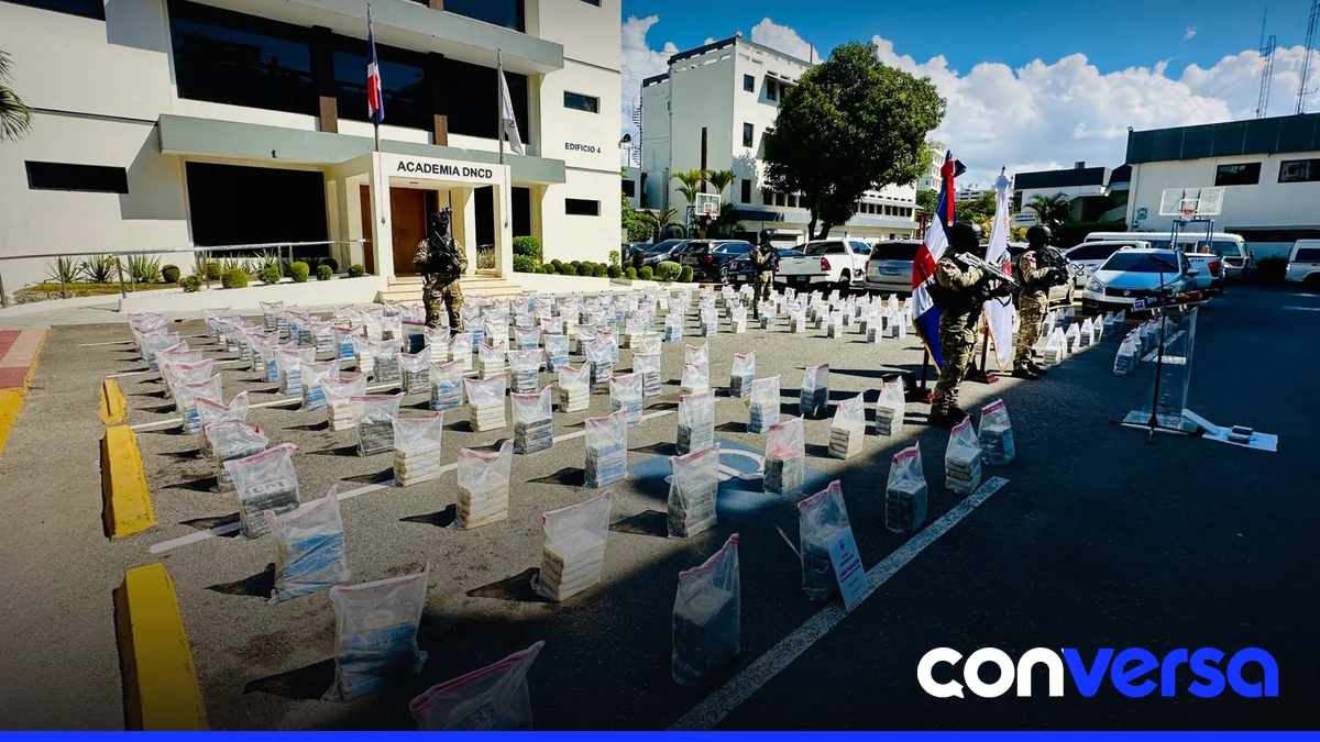 Autoridades dominicanas en una operación marítima frente a las costas de Pedernales.