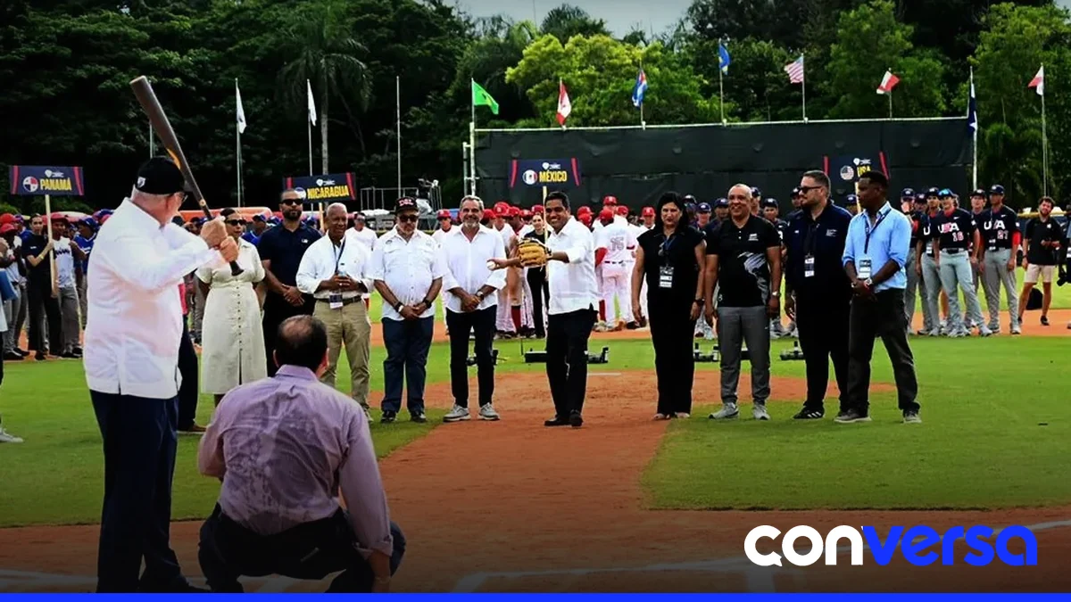 Fotografía del desfile de delegaciones en la inauguración del Premundial Sub-18 de Béisbol.