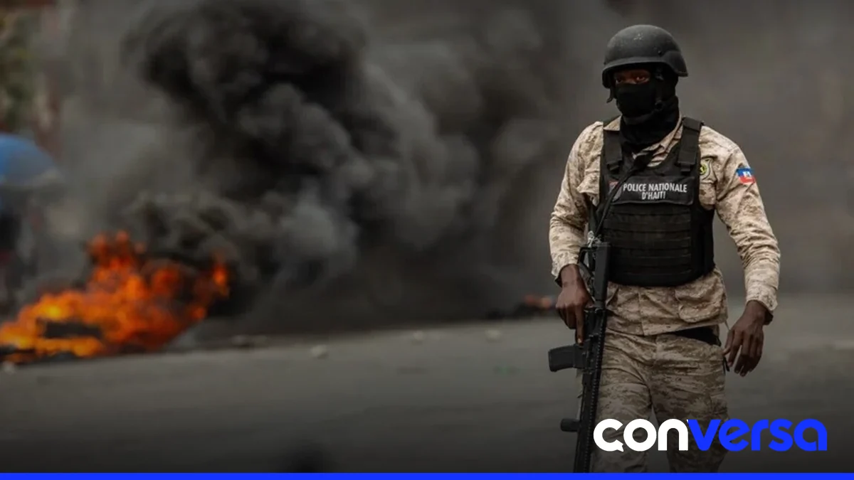 Militares guatemaltecos en formación antes de partir hacia Haití.
