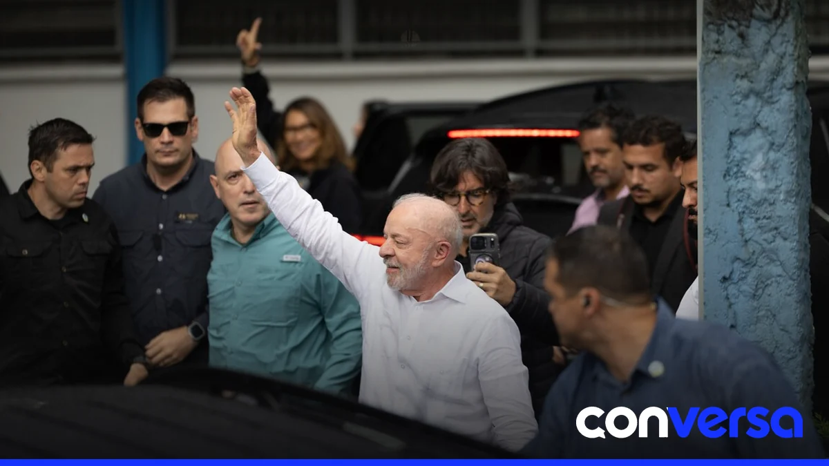 Lula da Silva vota en una escuela de São Bernardo do Campo.