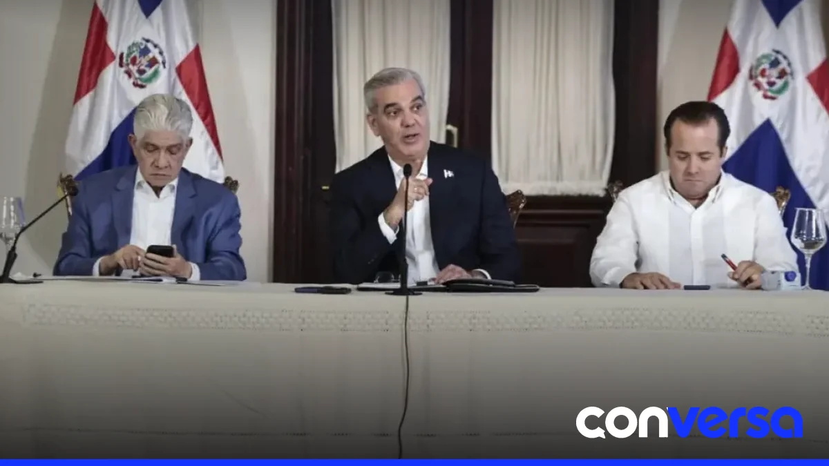 Foto del presidente Luis Abinader durante una rueda de prensa en el Palacio Nacional.