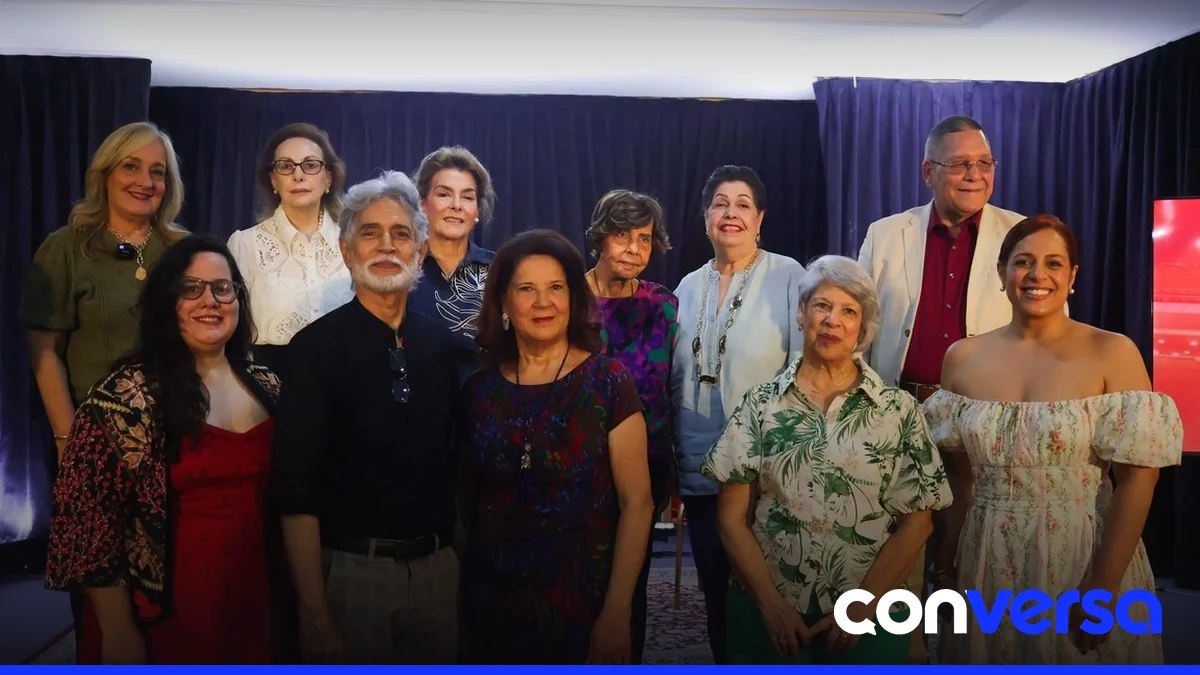 Participantes del Programa de Capacitación Cultural reciben sus certificados en el Teatro Nacional Eduardo Brito.