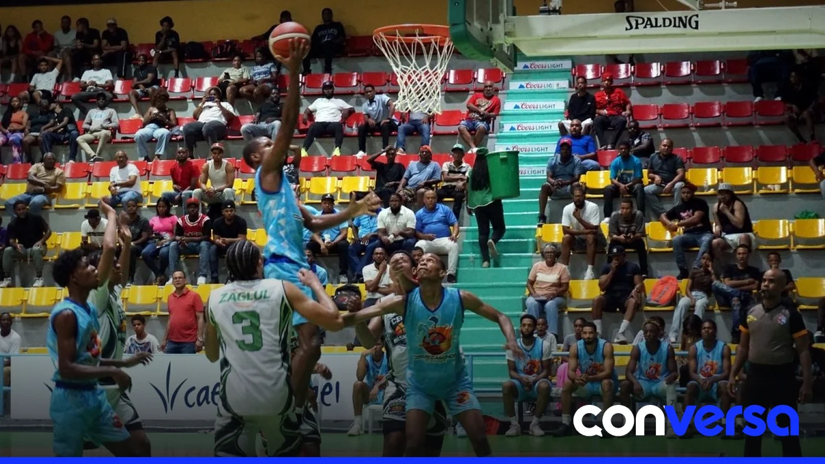 Jugadores del Retiro 23 celebran su victoria en el 44 TBS de San Pedro de Macorís.