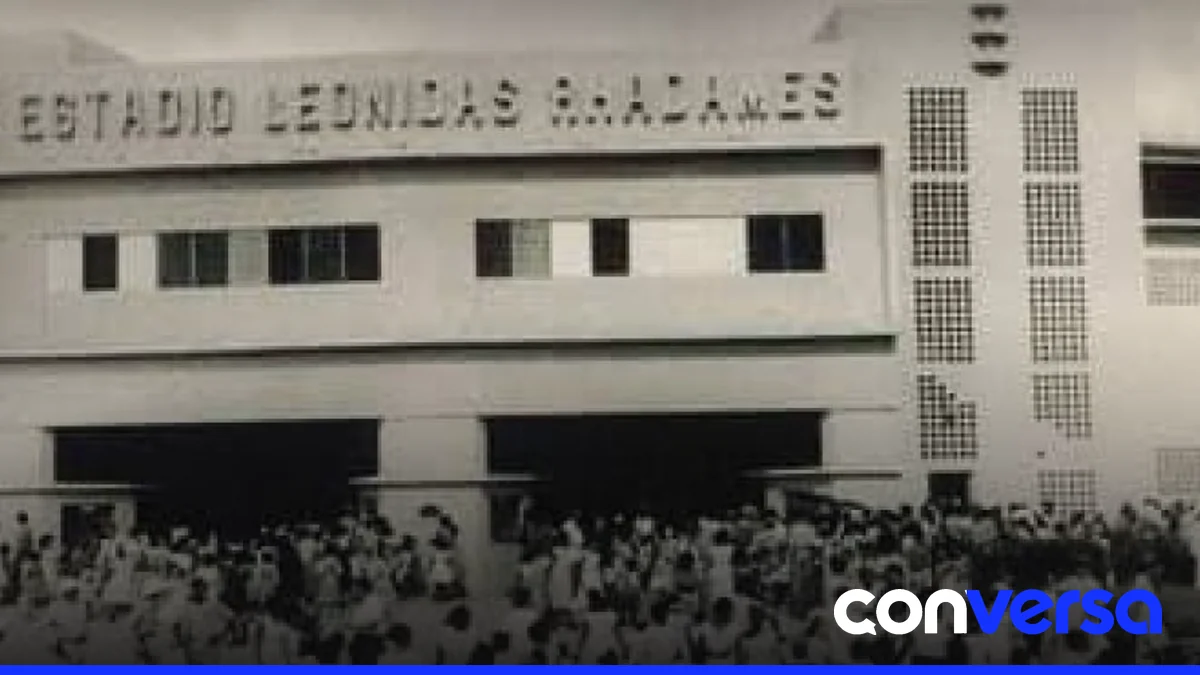 Fotografía del Estadio Cibao en Santiago, símbolo del béisbol dominicano y caribeño.