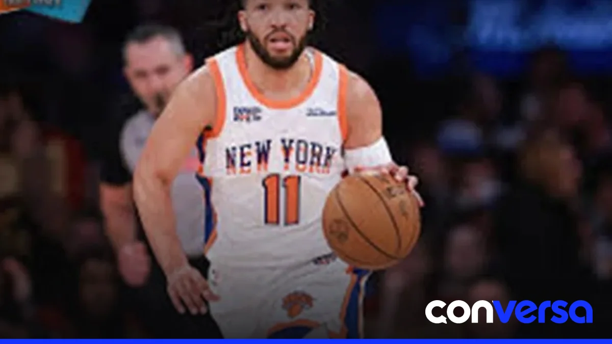 Jalen Brunson, base de los New York Knicks, se prepara para un partido de la NBA.