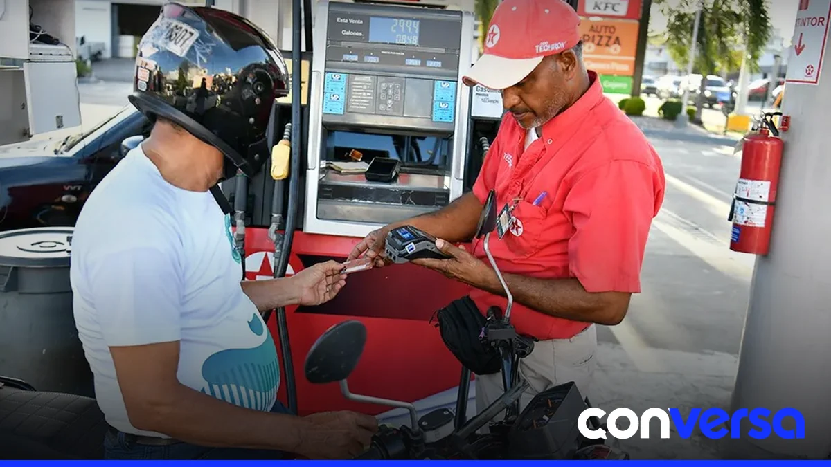 Imagen de un tanque de combustible en una estación de servicio.