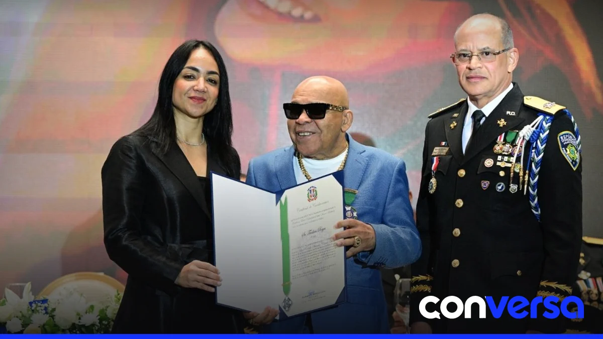 Participantes en el acto de condecoración de la Policía Nacional.