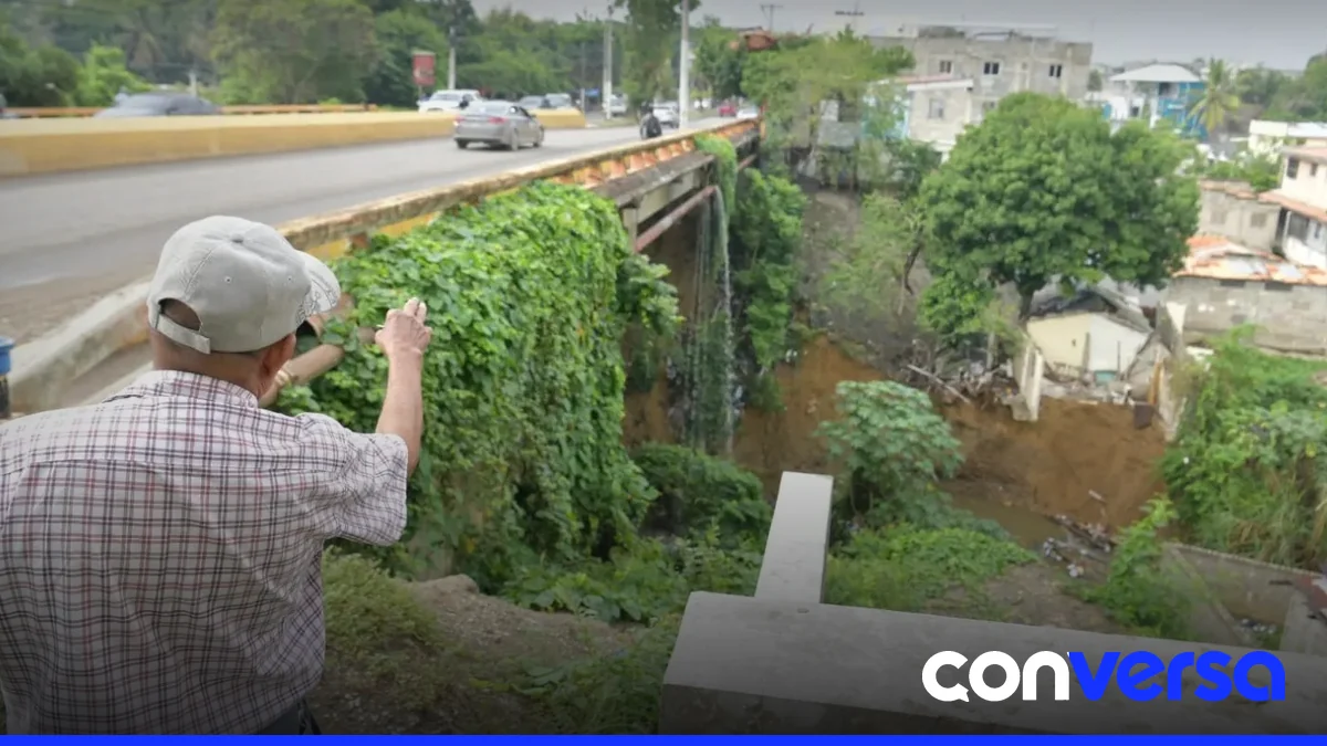 Familias afectadas por deslizamientos en el sector Arroyo Hondo Abajo, Santiago.