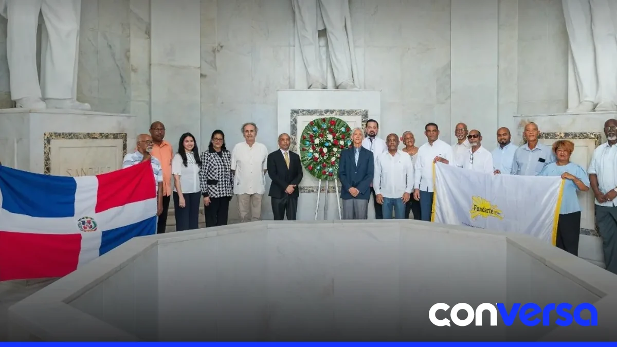 Artesanos presentes en el acto de reconocimiento en el Altar de la Patria.