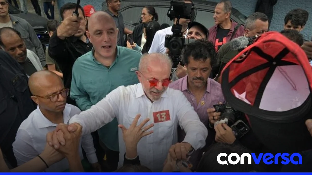 Votantes brasileños en una mesa electoral en Río de Janeiro durante el balotaje presidencial.