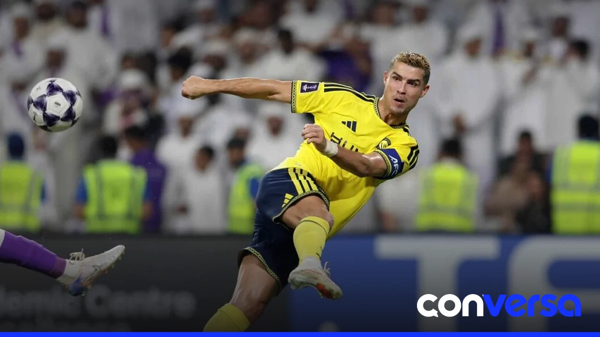 Jugadores del Al Nassr en el estadio King Saud University durante el partido contra el Neftchi Fargonza.