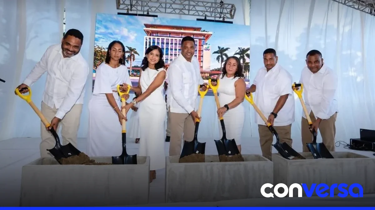 Imagen de la ceremonia de inicio de la construcción de la Clínica Dr. José Bello en Nagua.