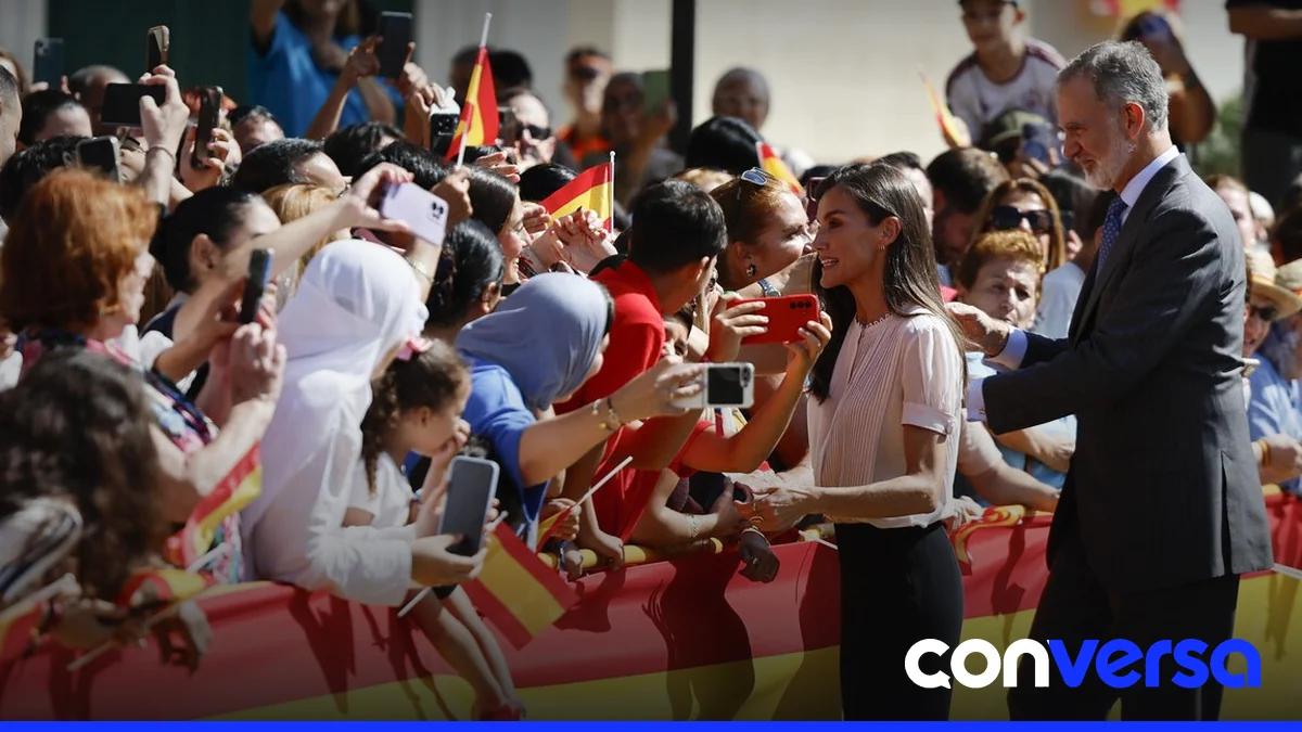 Los reyes Felipe VI y Letizia llegan a Melilla en una visita institucional.