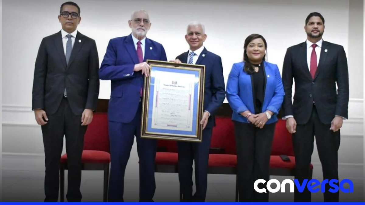 Foto del acto de reconocimiento en el Senado de la República.