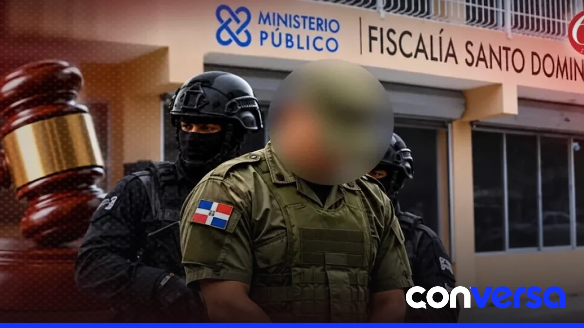 Autoridades en una gallera durante una operación contra el narcotráfico.