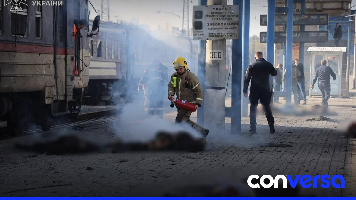 Imagen de la estación de tren de Dnipro, afectada por un ataque ruso.