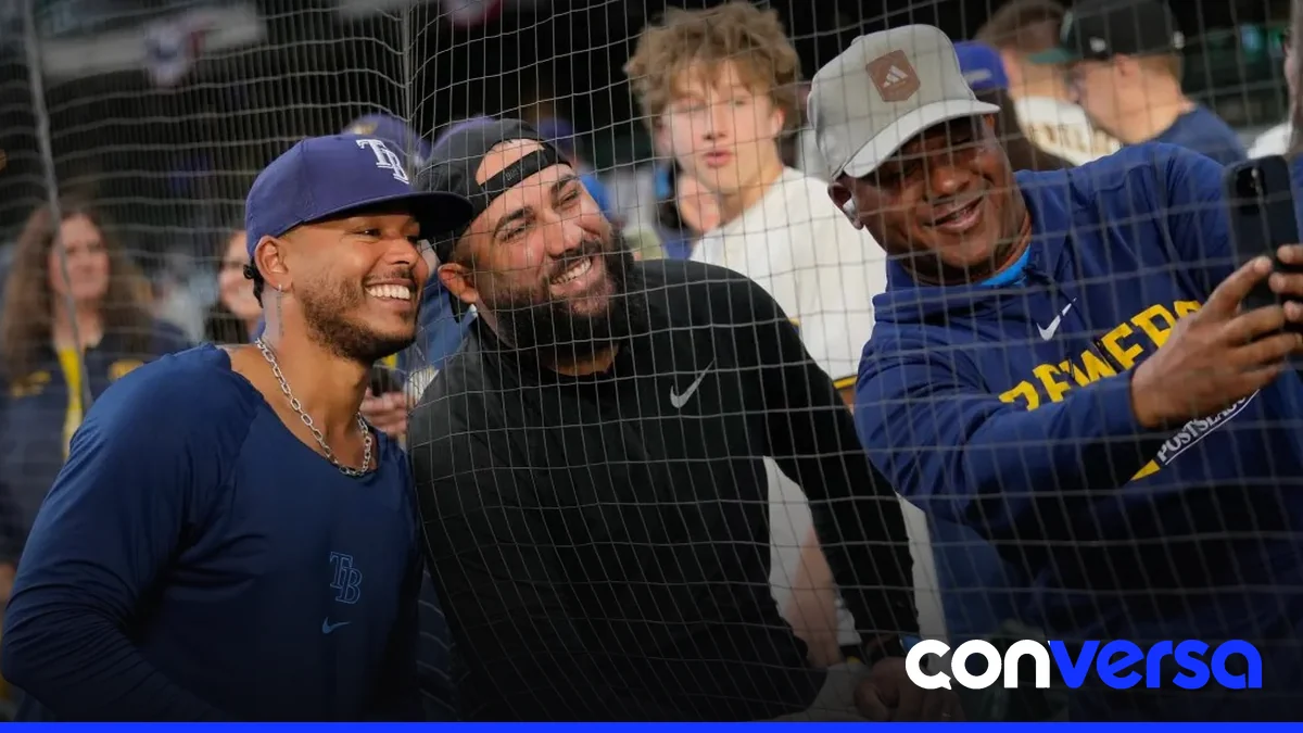 Jugadores de los Rays y Brewers en el Tropicana Field durante la Serie Mundial.