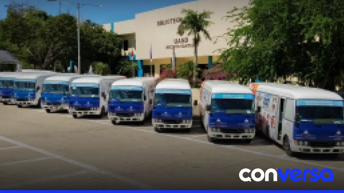 Foto de archivo de un autobús escolar en la vía pública.