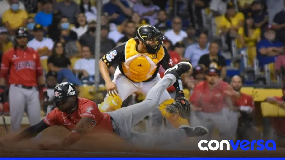 Partido entre los Tigres del Licey y las Estrellas Orientales en el Estadio Tetelo Vargas.
