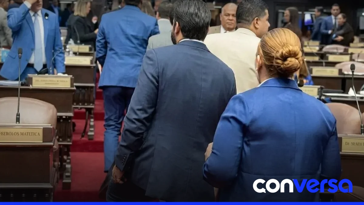 Diputada Millys Martínez fue apresada por agentes policiales en Elías Piña.