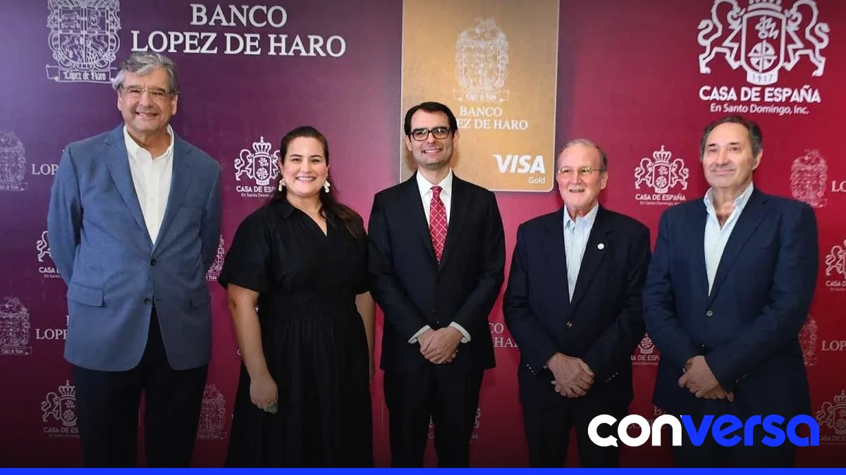 Representantes de Casa de España y del Banco López de Haro participaron en el evento gastronómico en Santo Domingo.