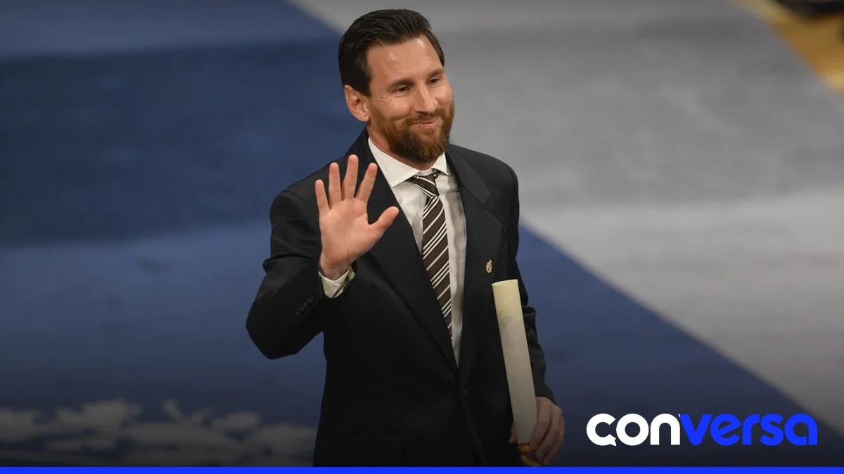 Lionel Messi recibe el Premio Princesa de Asturias de los Deportes en una ceremonia en Oviedo.
