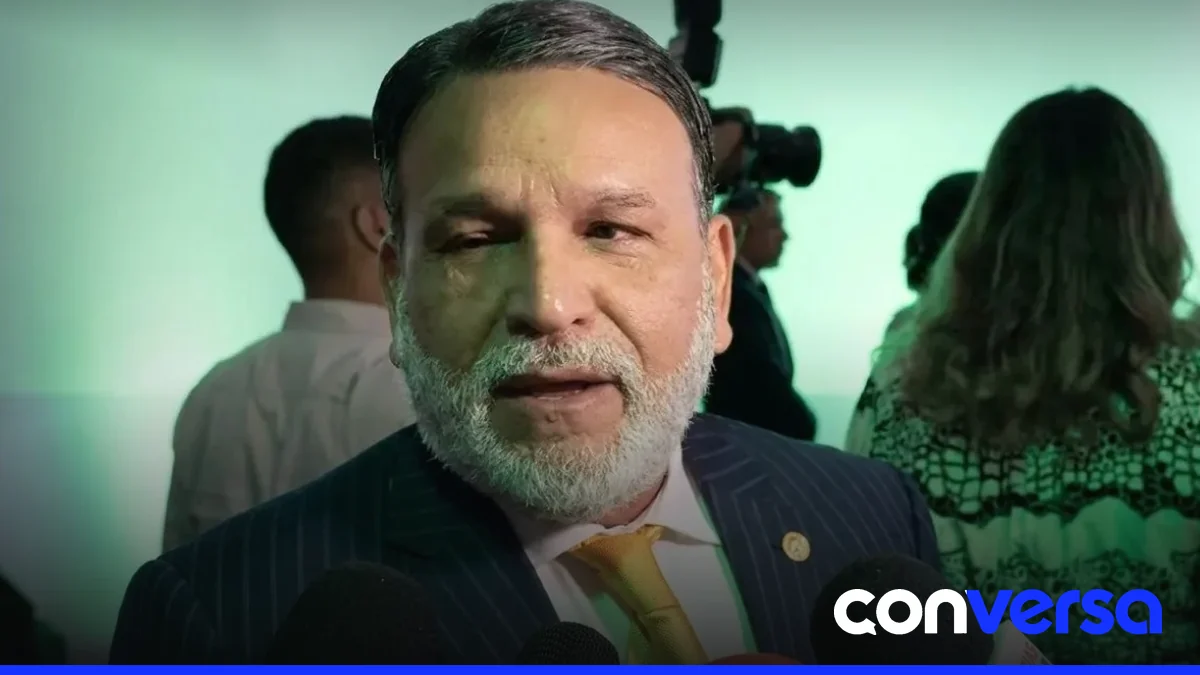 Comerciantes haitianos muestran sus mercancías en un punto de venta fronterizo.