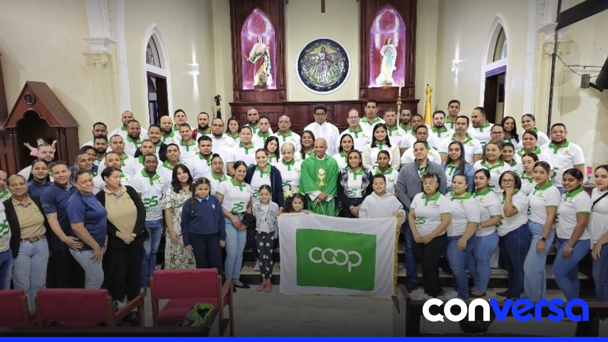 Cooperativas en el Templo Parroquial San Juan Evangelista durante la celebración del Día Nacional del Cooperativismo.