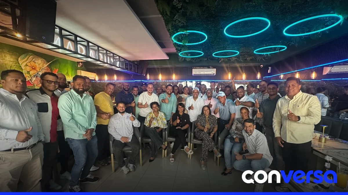Profesionales del sector construcción se reúnen en Sánchez Ramírez para apoyar las aspiraciones presidenciales de Carolina Mejía.