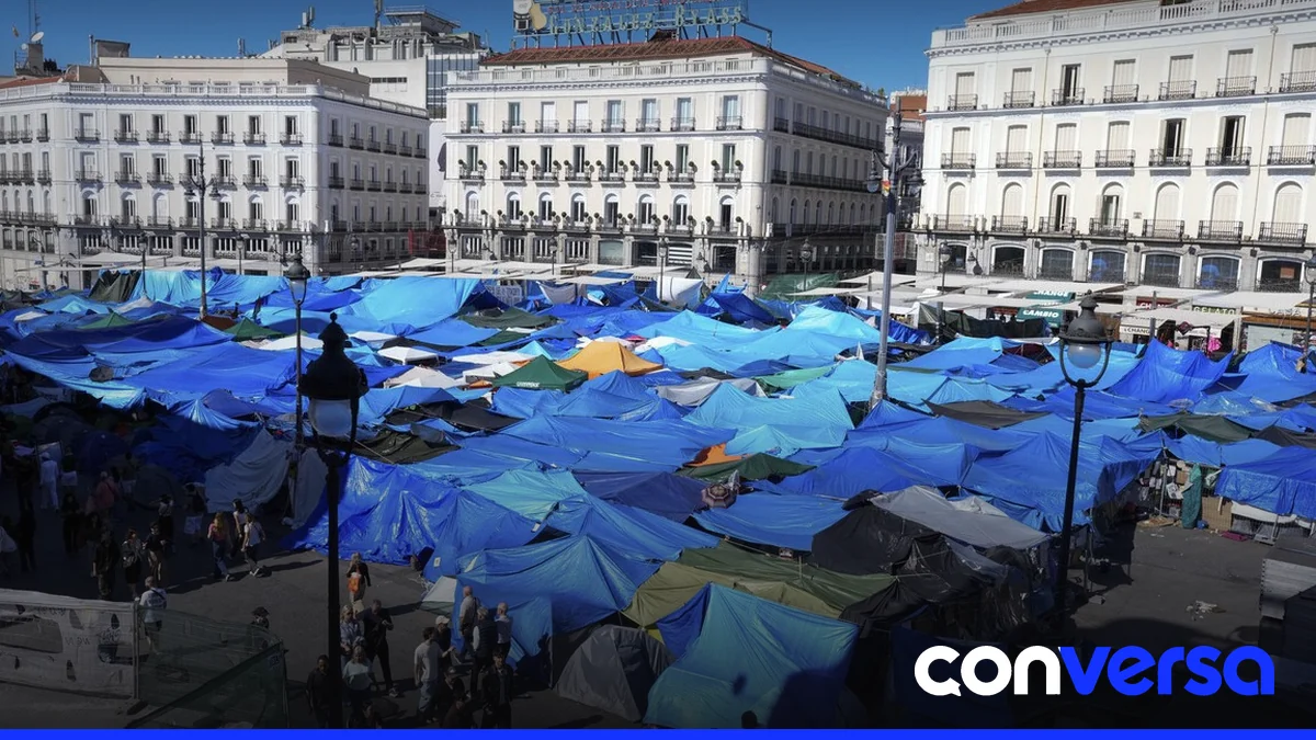 Manifestantes en el campamento de la Puerta del Sol en Madrid.