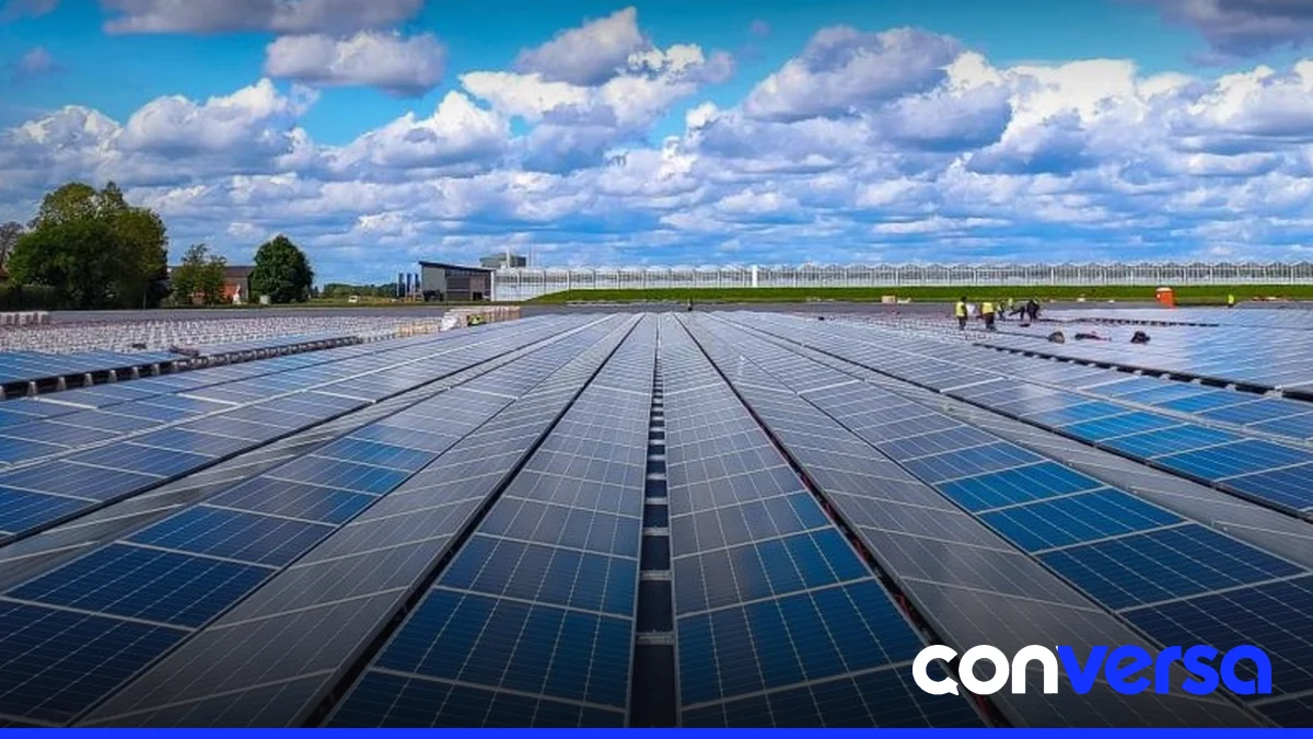 Un sistema de paneles solares instalado en un hogar.