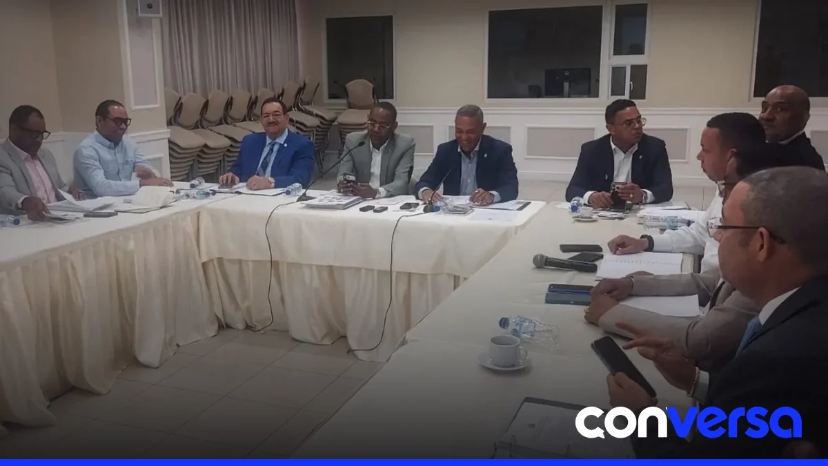 Foto de la comisión bicameral en reunión para tratar la reforma policial.