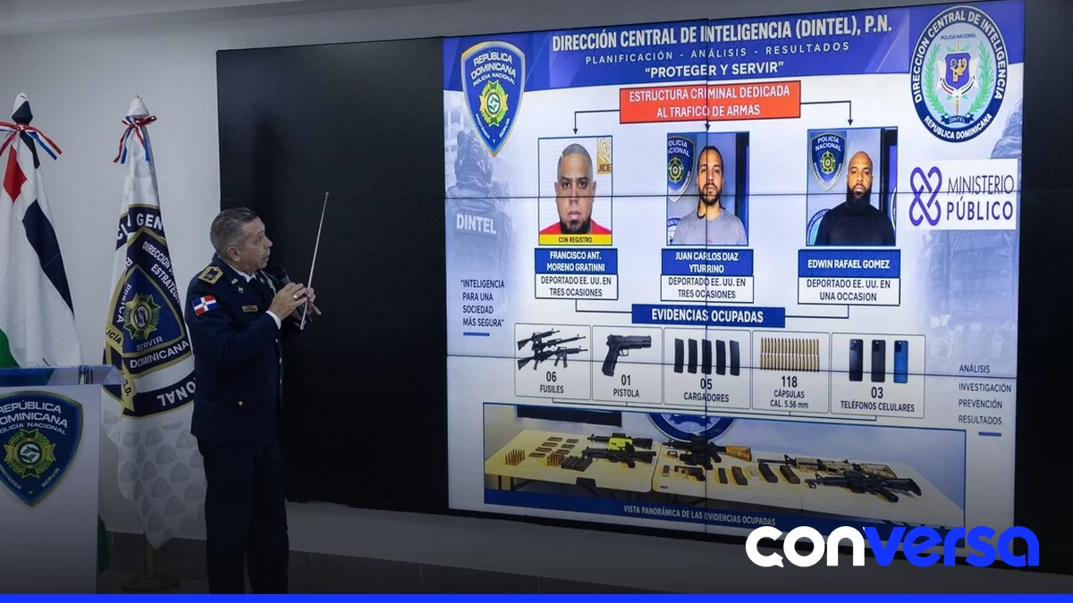Agentes de la Policía Nacional durante una operación en Santo Domingo Este.
