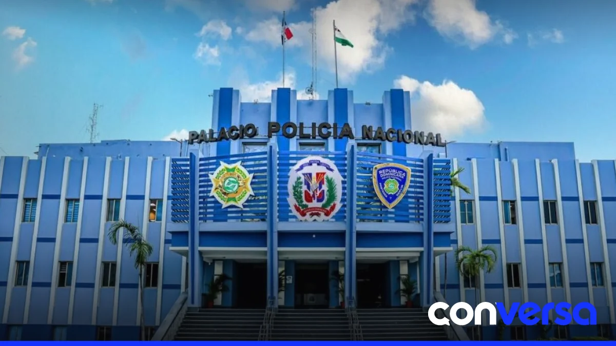 Agentes de la Policía Nacional realizan operativos de seguridad en diferentes puntos del país.